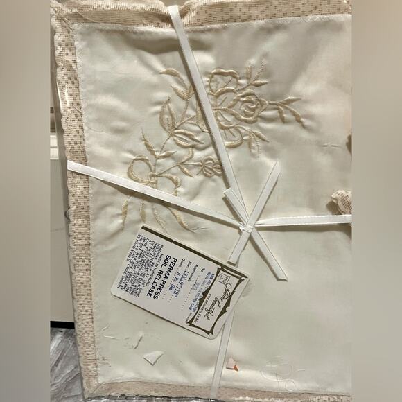 NWT Vintage placements and napkins from Home Beautiful Creations by Vicki - Picture 2 of 6